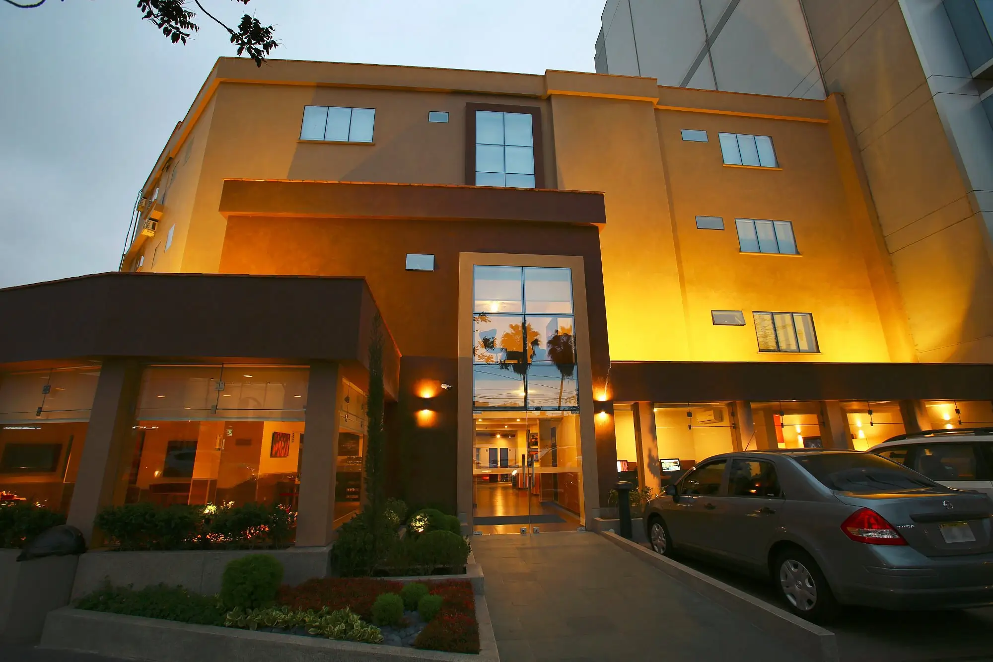 Fachada del Hotel Casa Andina Standard Miraflores.