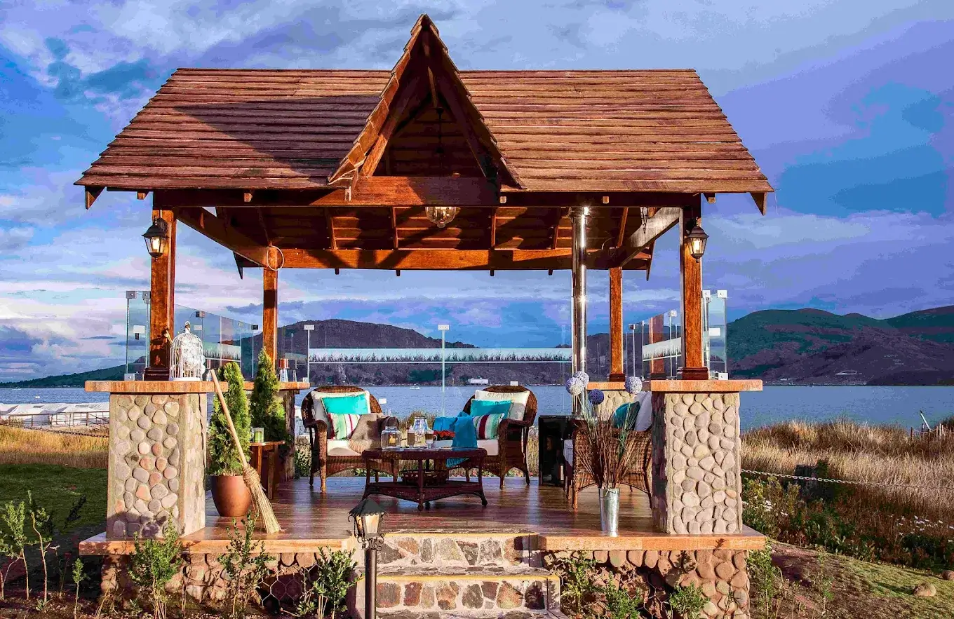 Gazebo de eventos frente al Lago Titicaca del hotel Sonesta Posadas del Inca Puno