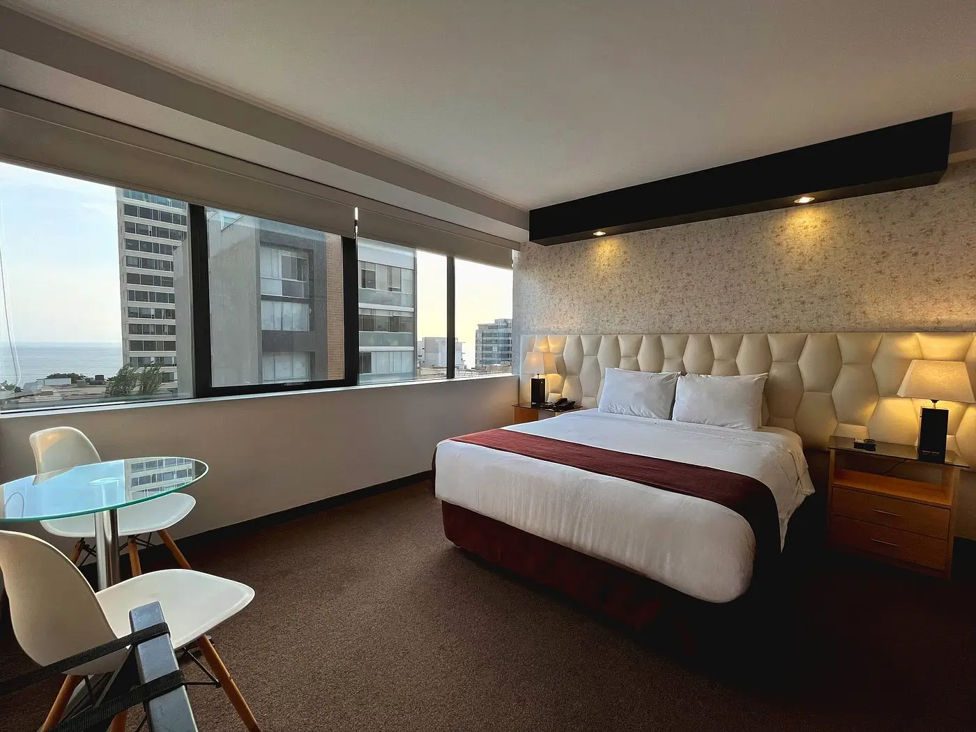 Habitación del Hotel Ferré Miraflores con vista al mar