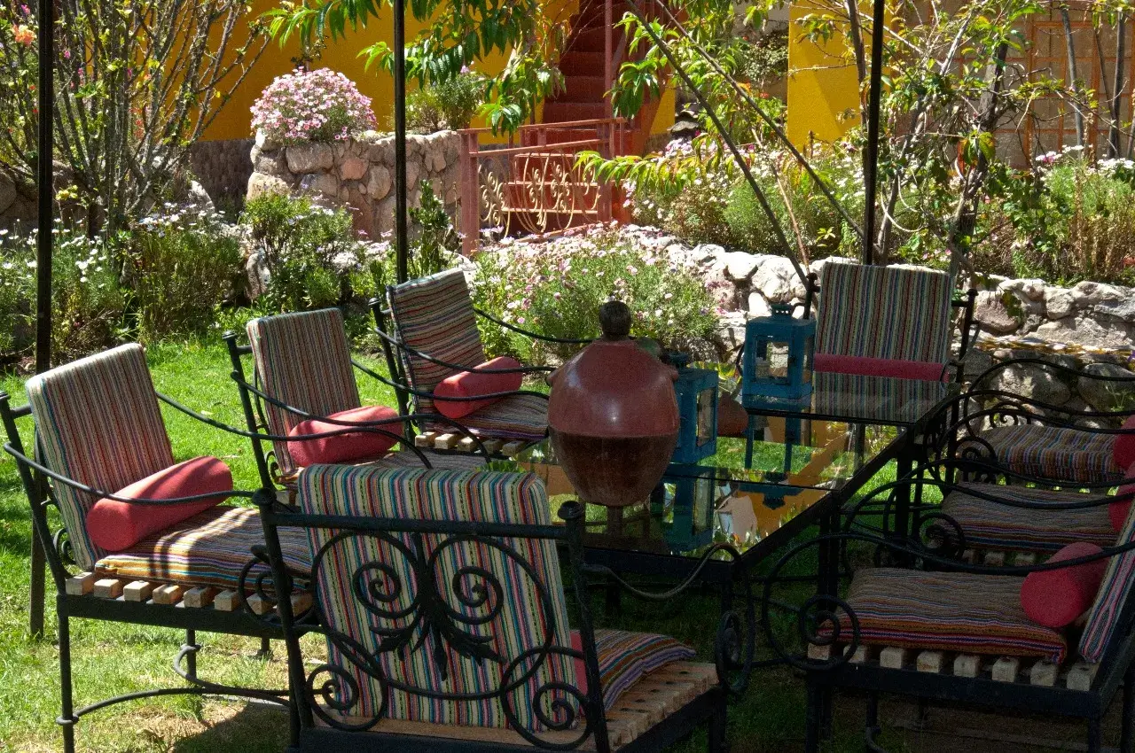 Jardines y área de descanso del Amaru Valle Hotel