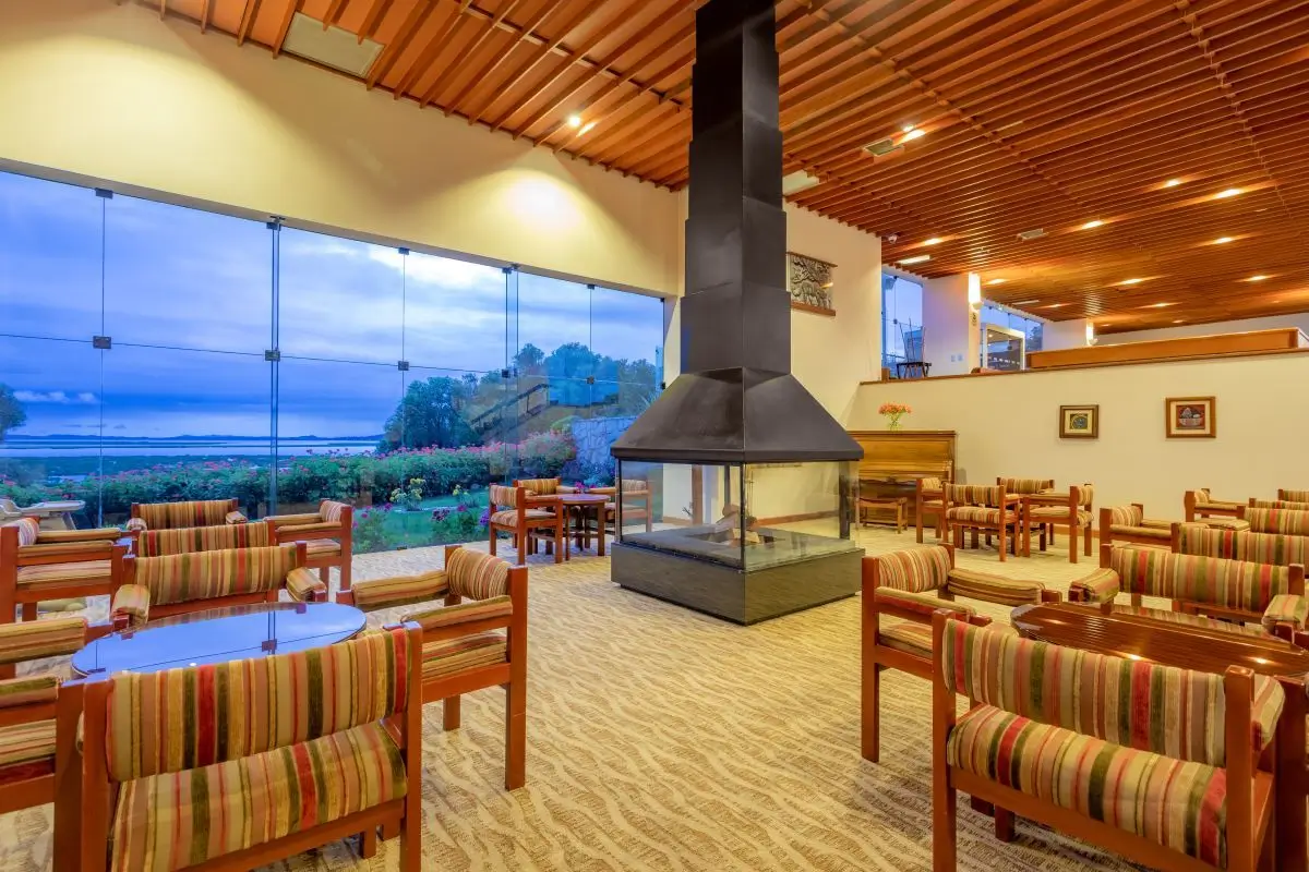 Lobby Bar del hotel GHL Hotel Lago Titicaca