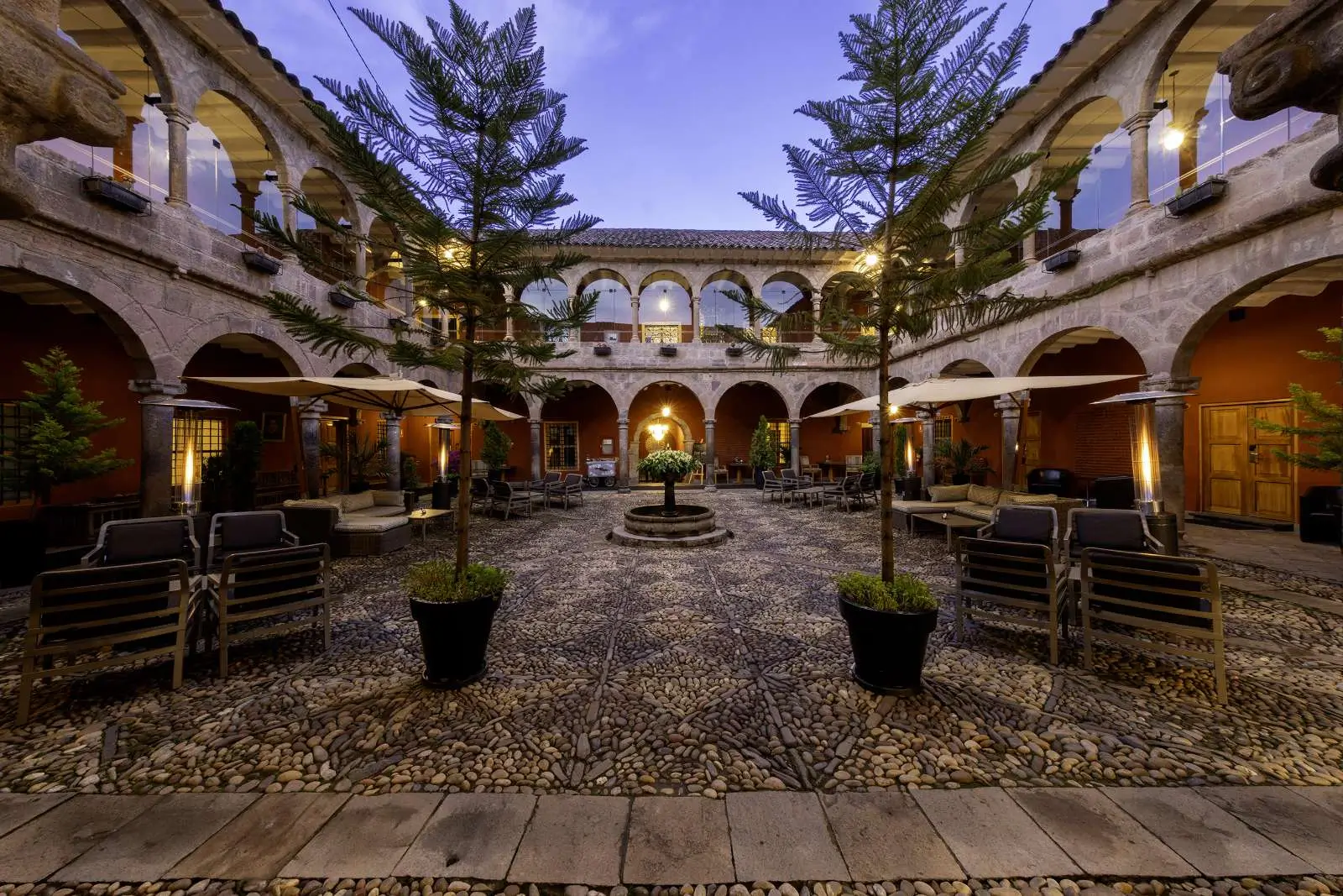 Patio Principal del Hotel Costa del Sol Cusco