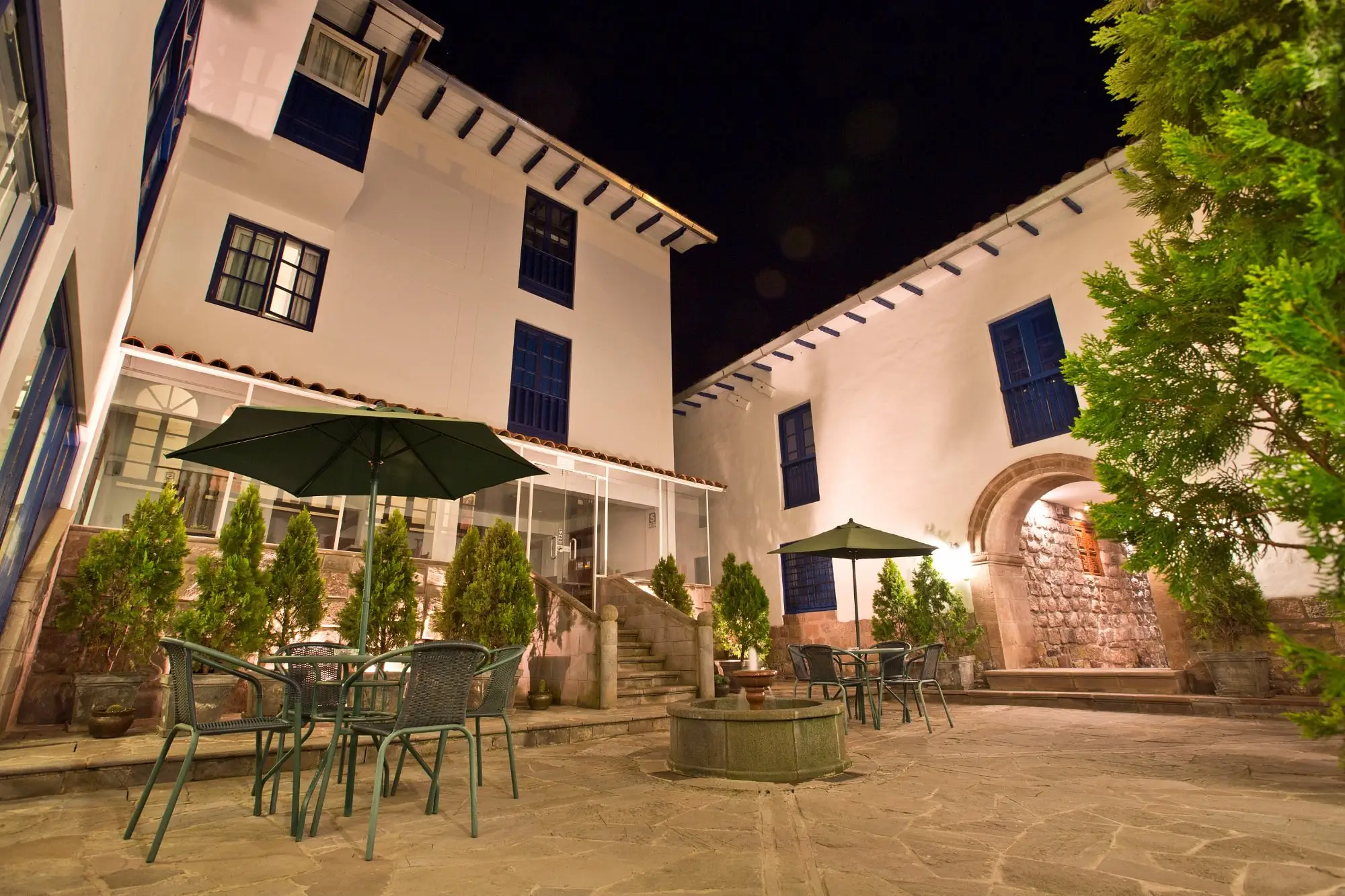 Patio interior del hotel Tierra Viva Cusco Centro