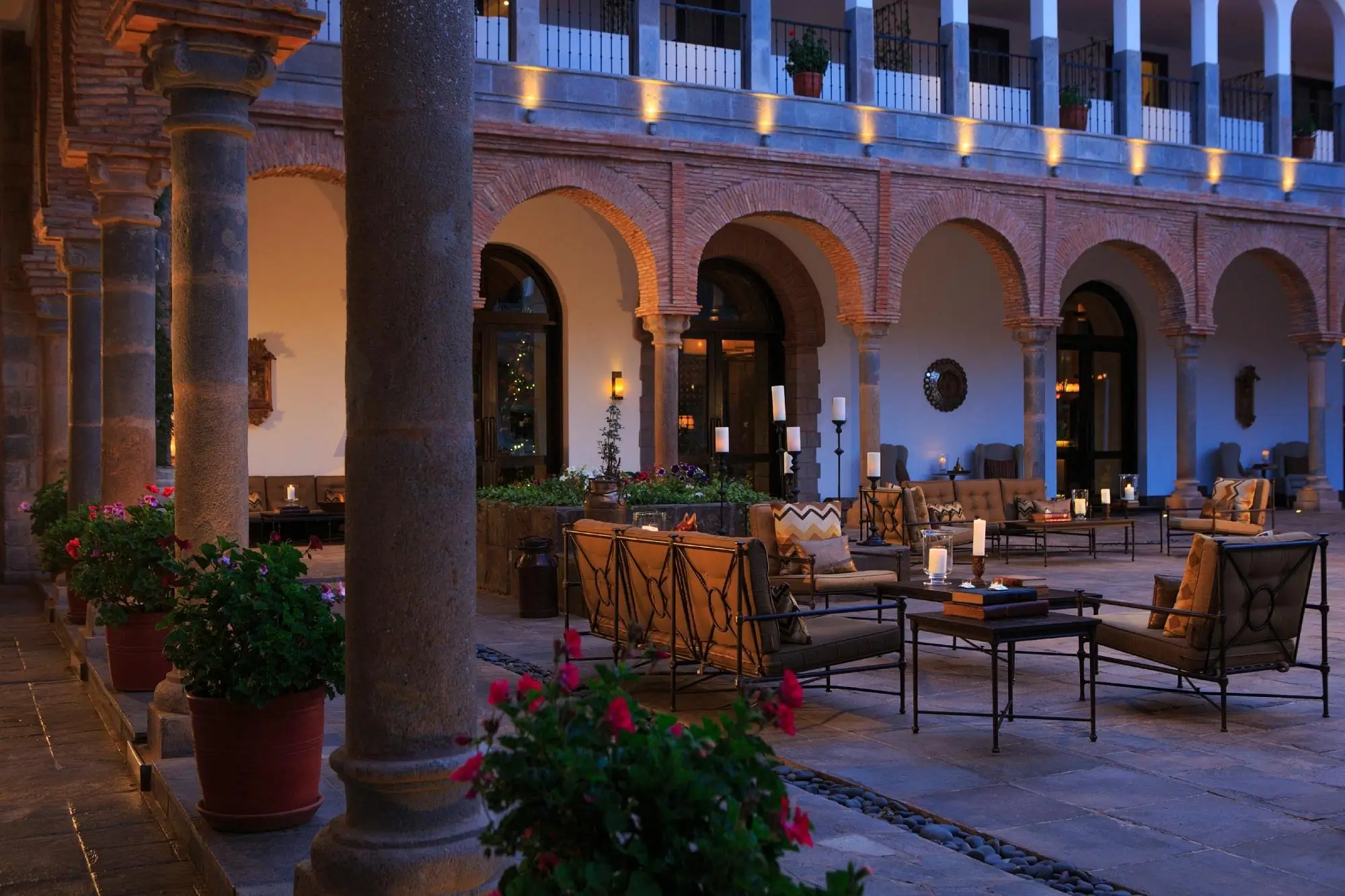 Patio principal del hotel JW Marriott El Convento Cusco