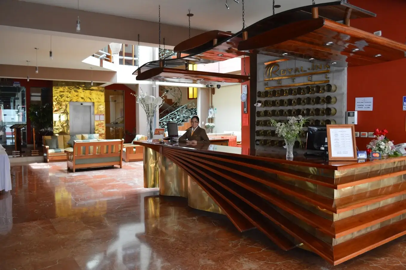 Recepción del Royal Inn Hotel Puno