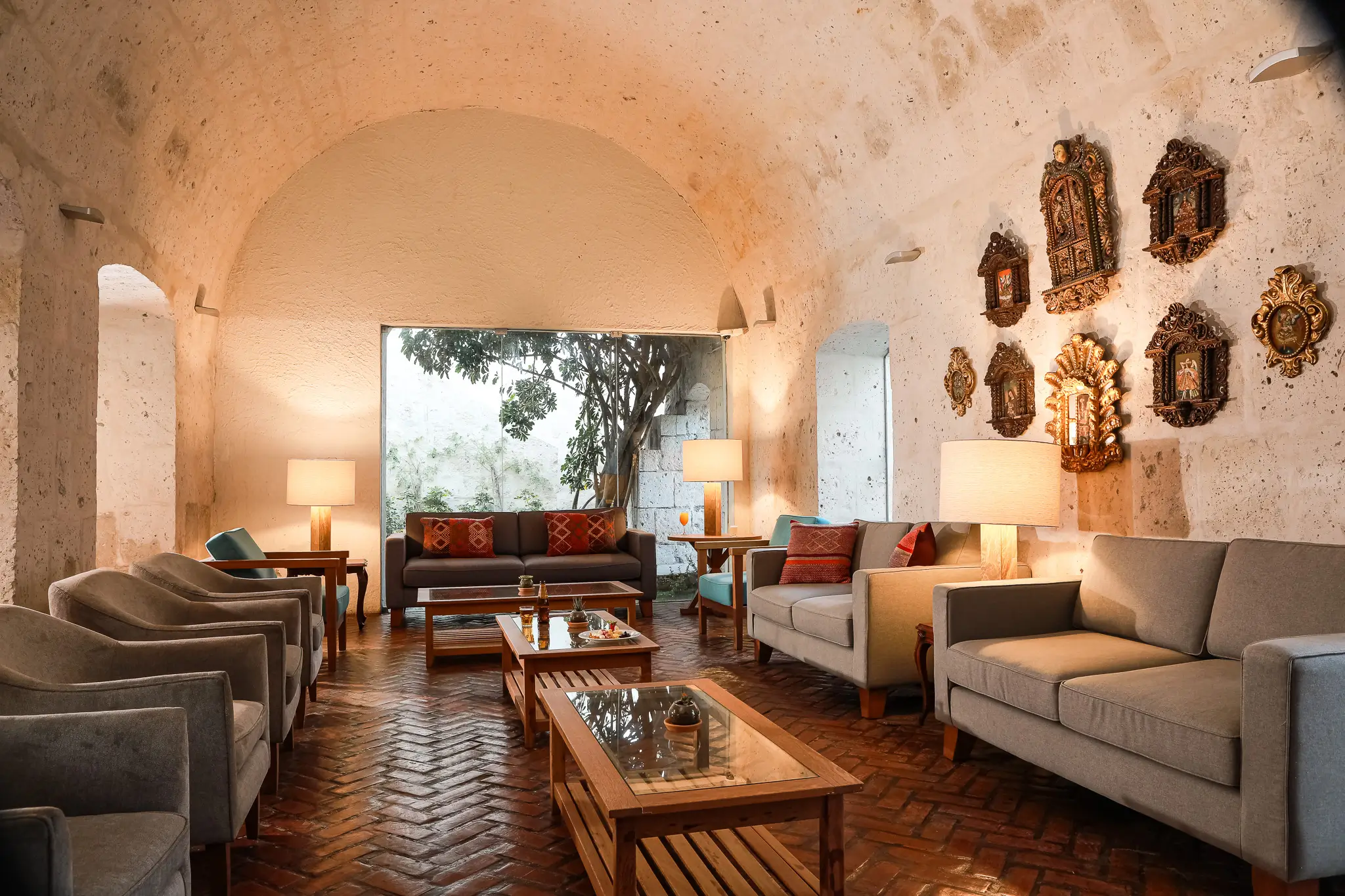 Salón de estar del hotel San Agustín Posada del Monasterio