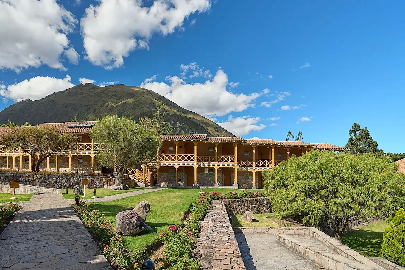 Vista exterior y jardines del hotel Casa Andina Premium Valle Sagrado