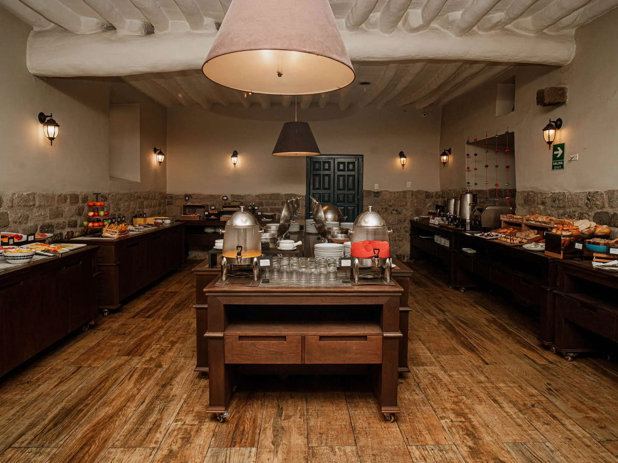 Zona de Desayuno Buffet del Hotel Novotel Cusco