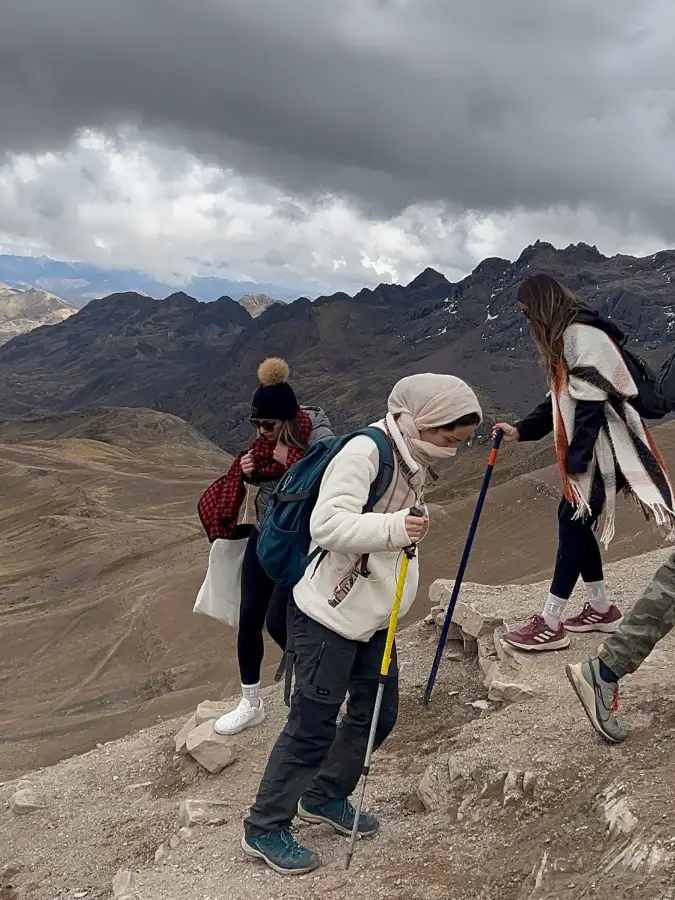 path to Rainbow Mountain