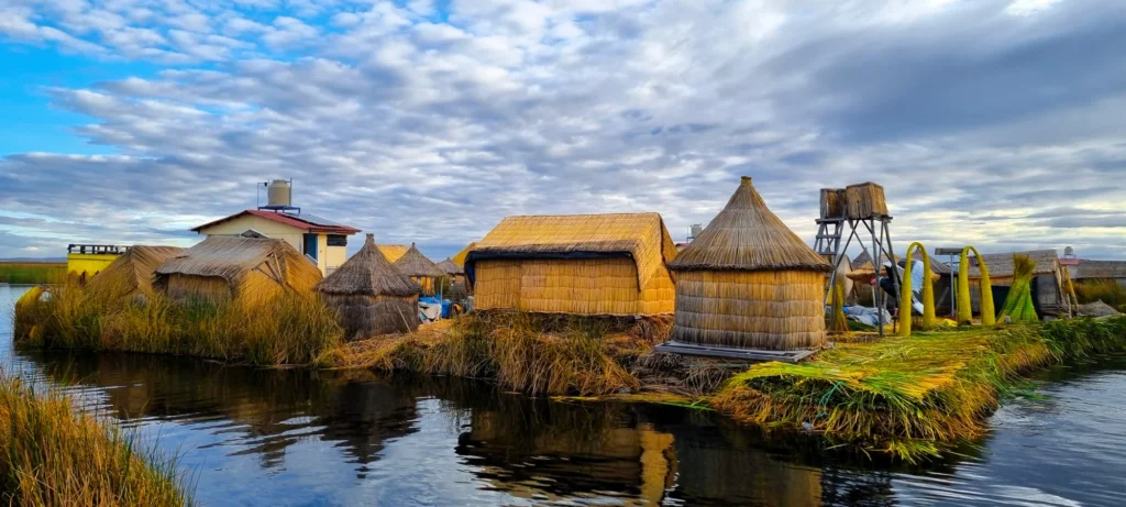 Islas Uros en Perú: qué son, cómo visitarlas y qué esperar en el Lago Titicaca