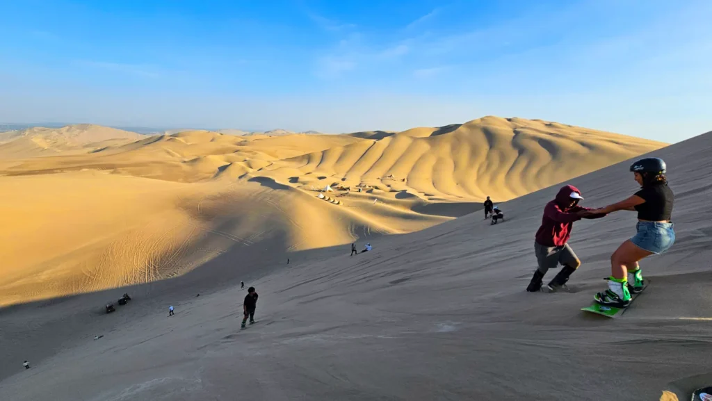 Qué hacer en Huacachina: tours, sandboard y buggy en el desierto de Ica